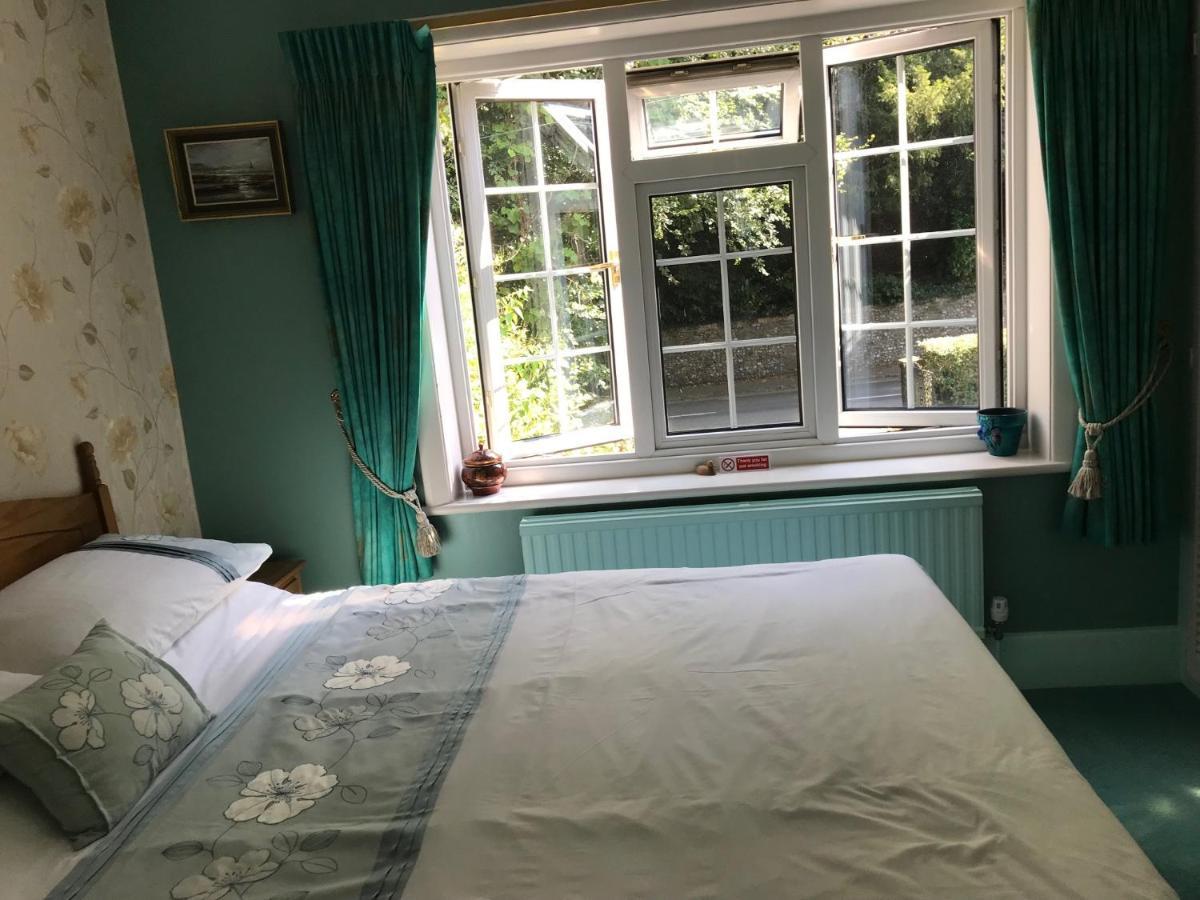 Chart House Bed And Breakfast ดอร์กิง ภายนอก รูปภาพ