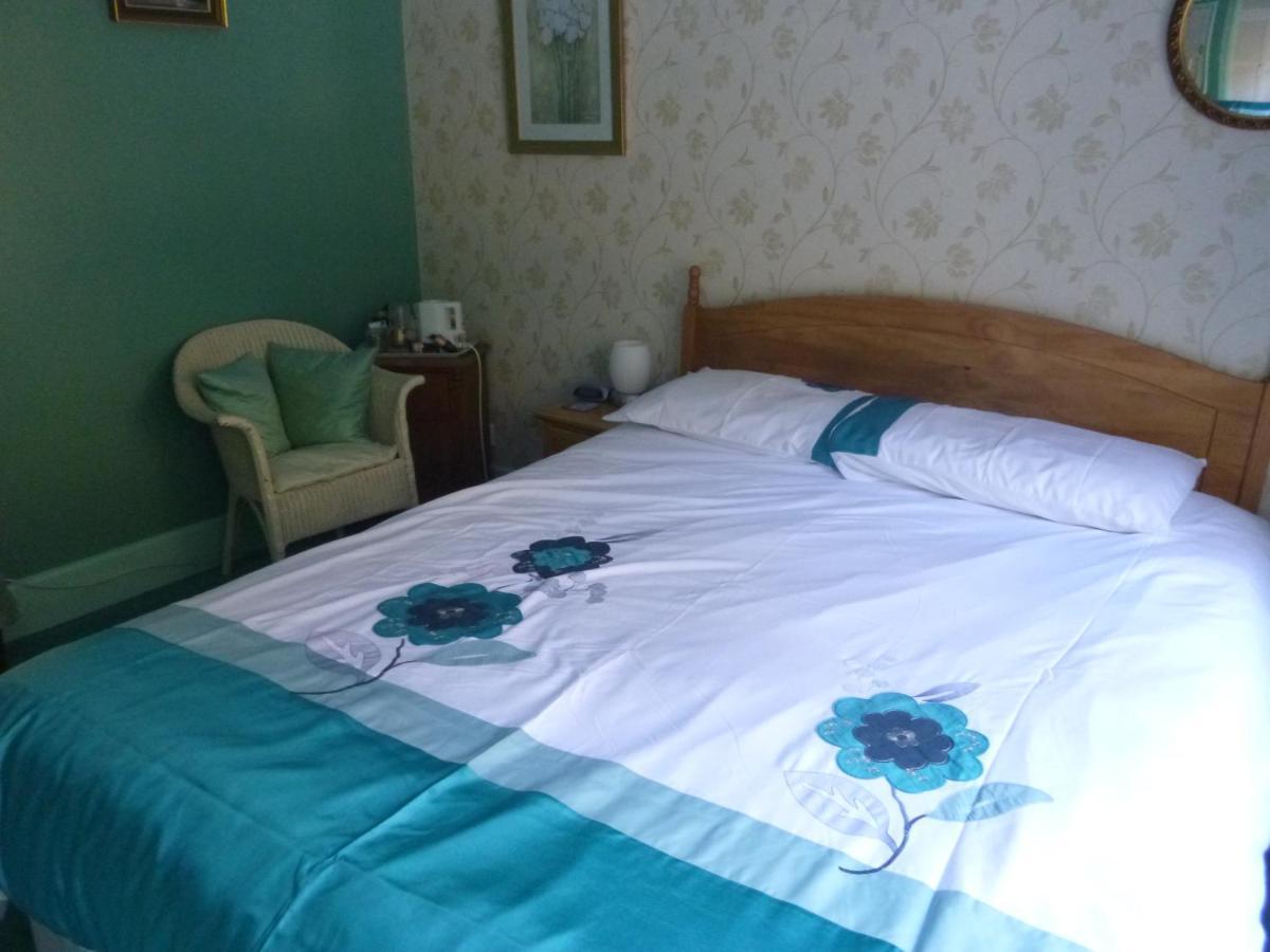 Chart House Bed And Breakfast ดอร์กิง ภายนอก รูปภาพ