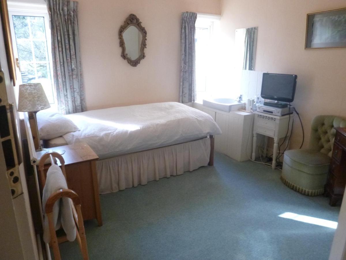 Chart House Bed And Breakfast ดอร์กิง ภายนอก รูปภาพ