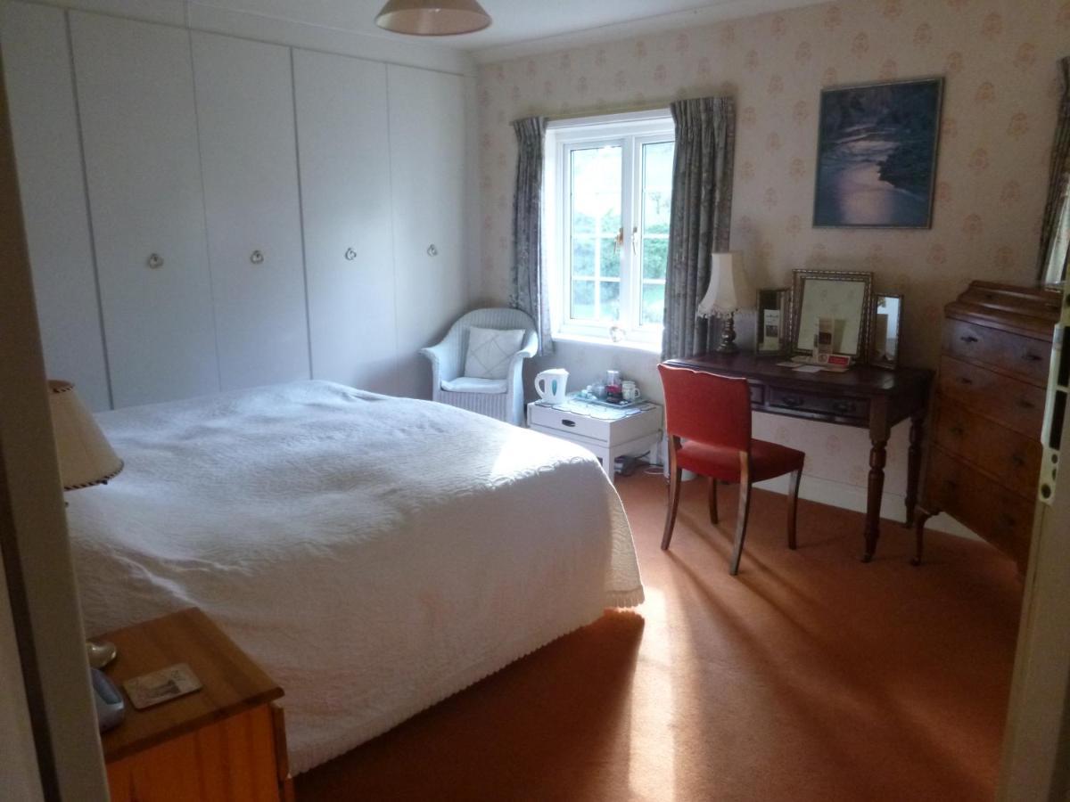 Chart House Bed And Breakfast ดอร์กิง ภายนอก รูปภาพ