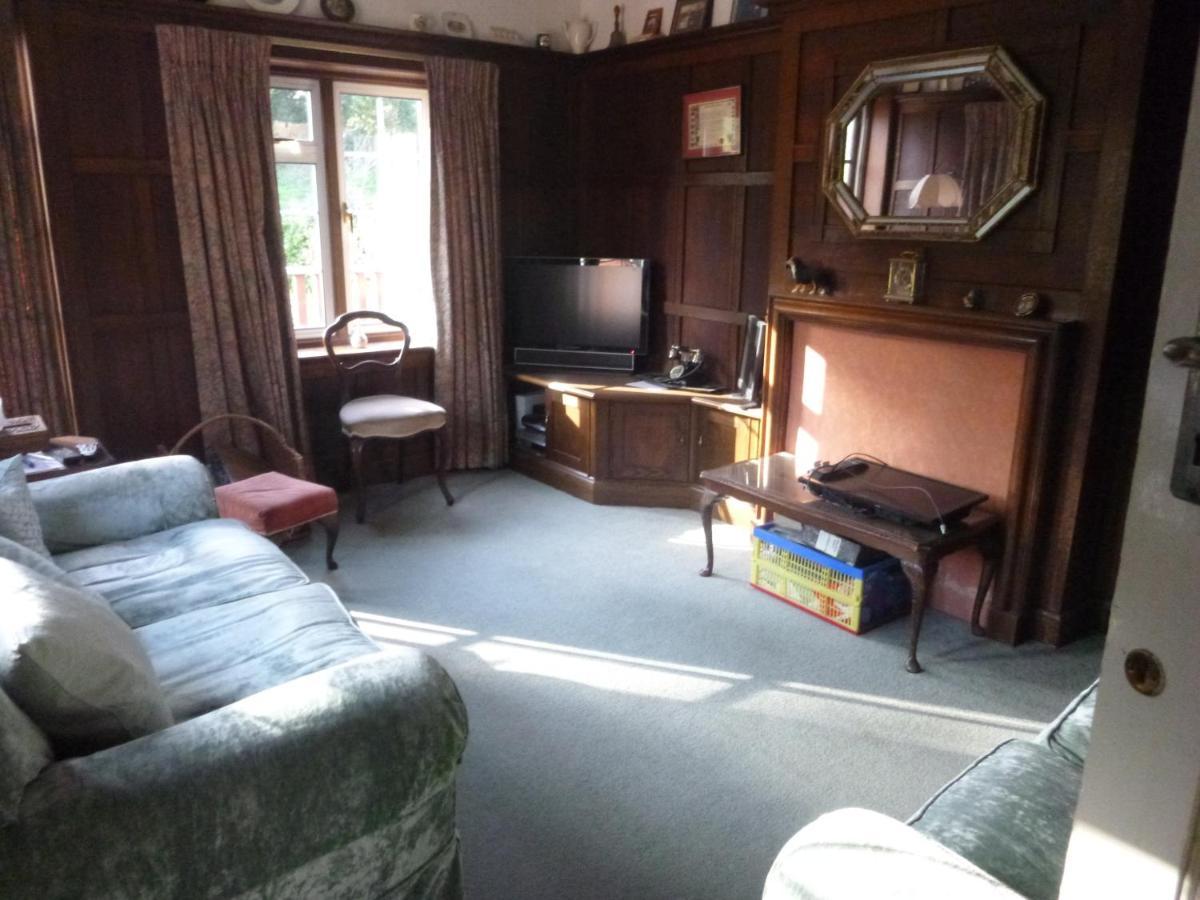 Chart House Bed And Breakfast ดอร์กิง ภายนอก รูปภาพ
