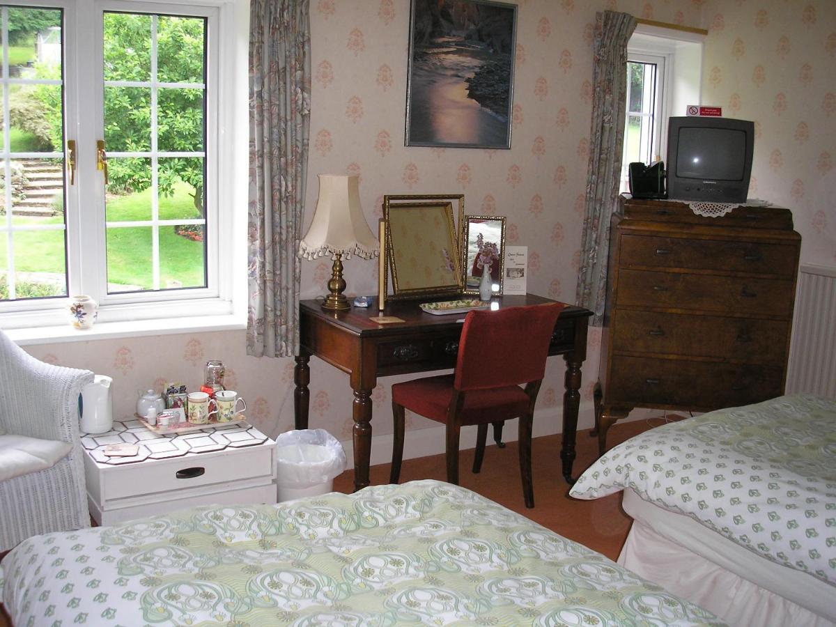 Chart House Bed And Breakfast ดอร์กิง ภายนอก รูปภาพ