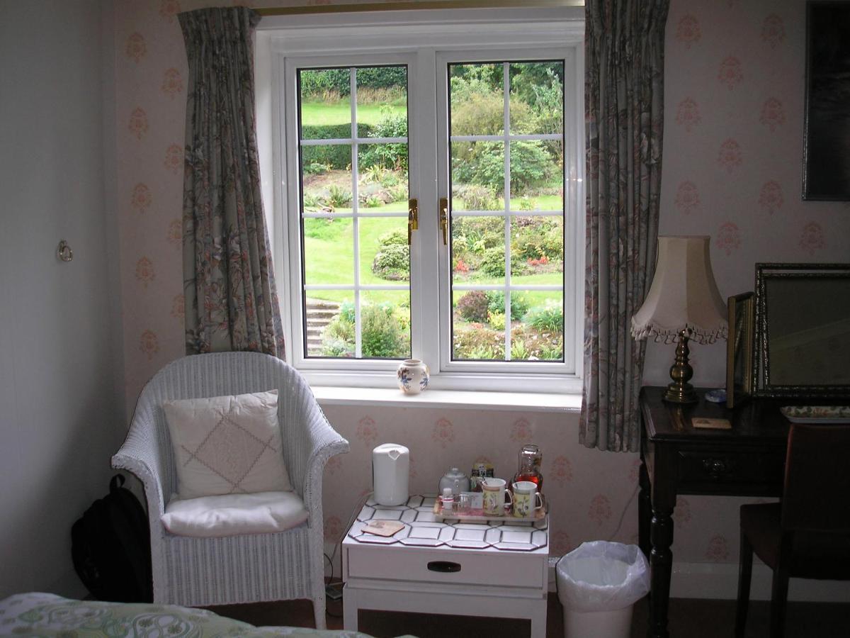 Chart House Bed And Breakfast ดอร์กิง ภายนอก รูปภาพ