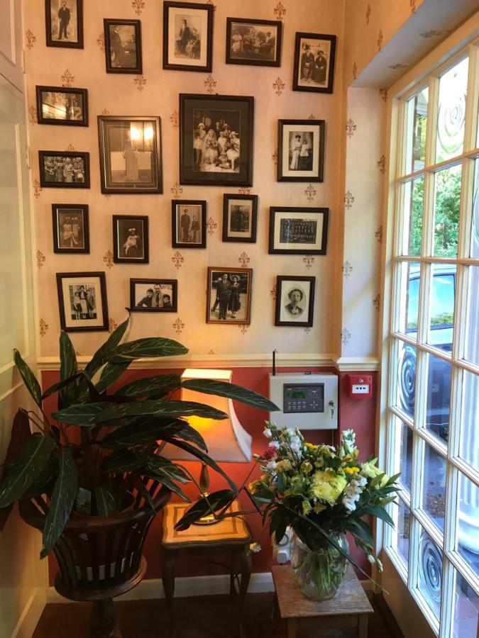 Chart House Bed And Breakfast ดอร์กิง ภายนอก รูปภาพ