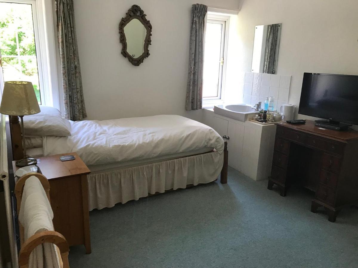 Chart House Bed And Breakfast ดอร์กิง ภายนอก รูปภาพ